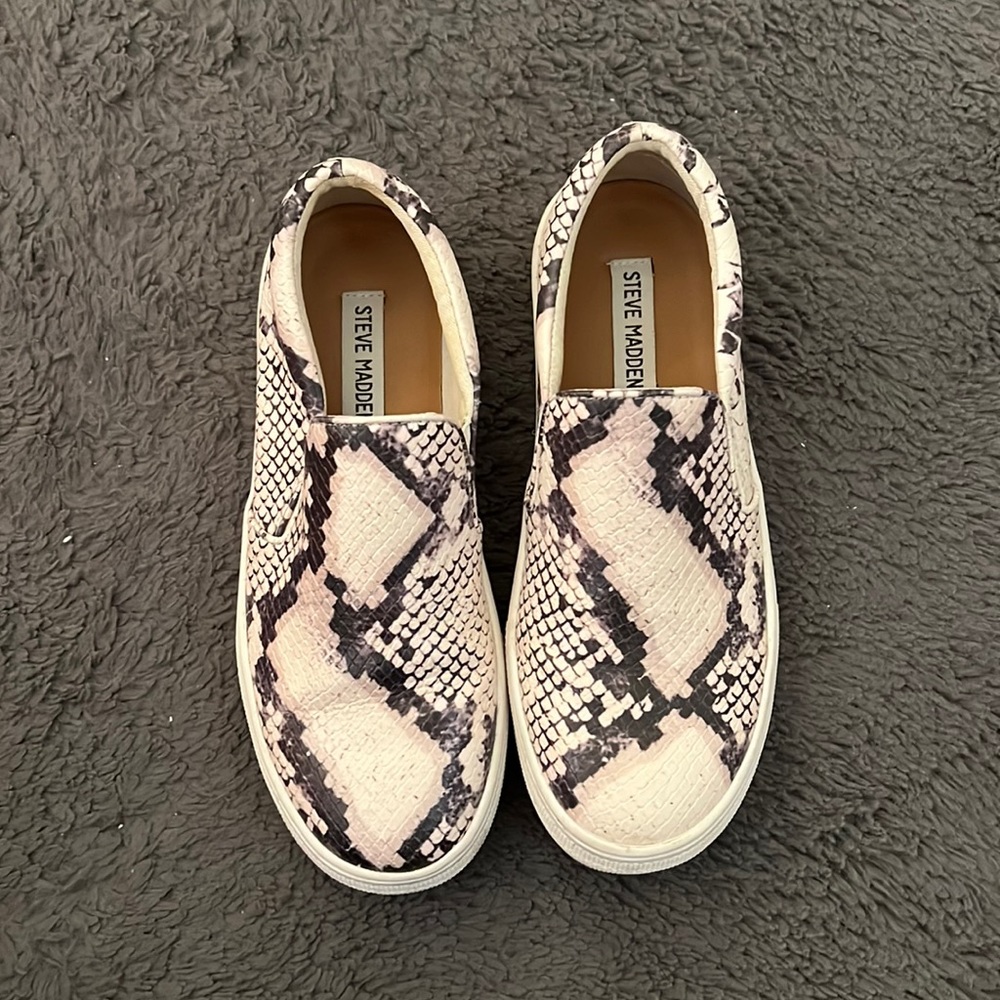 Steve Madden slip on sneakers